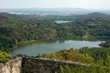 Veduta del lago Pistono e del lago Sirio dal castello (foto di Alessandro Vecchi - 2014)